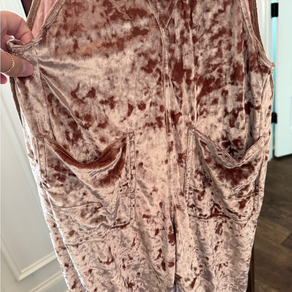 BDG NWOT Velvet Rose Colored Overalls - Picture 5 of 7